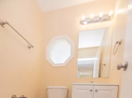 Bath - 7 Boulder Ridge Ct, Bolingbrook, IL 60490 photo 2 of 5