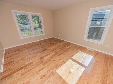 Living - 7 Boulder Ridge Ct, Bolingbrook, IL 60490 photo 2 of 5