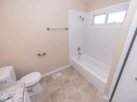 Bath - 7 Boulder Ridge Ct, Bolingbrook, IL 60490 photo 5 of 5