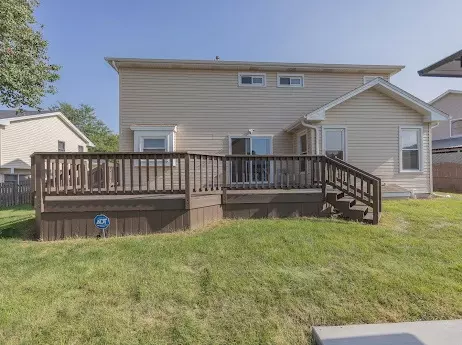 Exterior - 7 Boulder Ridge Ct, Bolingbrook, IL 60490 photo 6 of 11