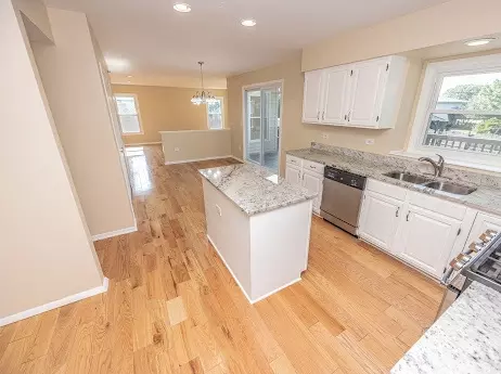 Kitchen - 7 Boulder Ridge Ct, Bolingbrook, IL 60490 photo 8 of 8