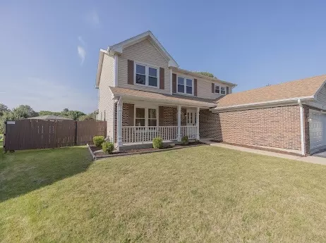 Exterior - 7 Boulder Ridge Ct, Bolingbrook, IL 60490 photo 3 of 11