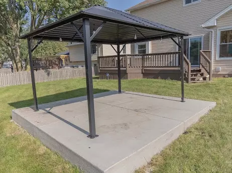 Exterior - 7 Boulder Ridge Ct, Bolingbrook, IL 60490 photo 11 of 11