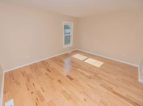 Living - 7 Boulder Ridge Ct, Bolingbrook, IL 60490 photo 3 of 5