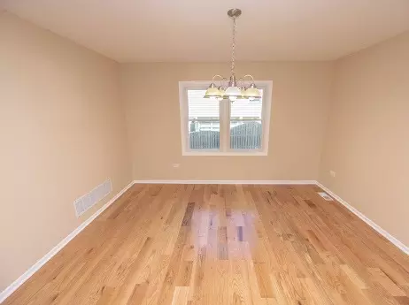 Living - 7 Boulder Ridge Ct, Bolingbrook, IL 60490 photo 1 of 5