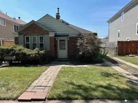7633 W Balmoral Ave, Chicago, IL 60656