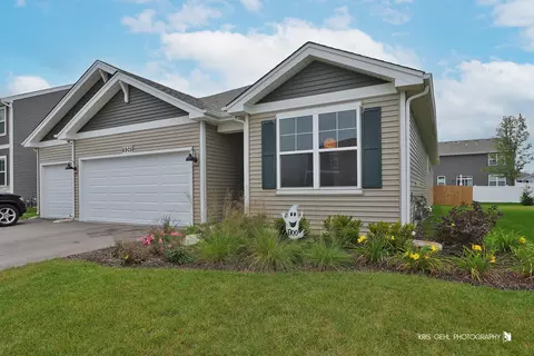 6905 Spruce Ct, Wonder Lake, IL 60097