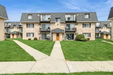 1323 N Baldwin Ct #2B, Palatine, IL 60074