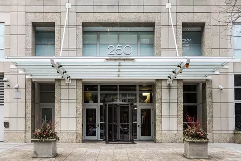 250 E Pearson St #1805, Chicago, IL 60611