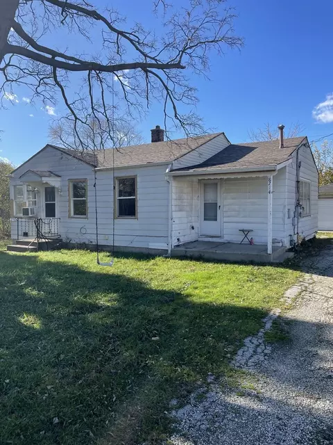 8714 S 80th Ct, Hickory Hills, IL 60457