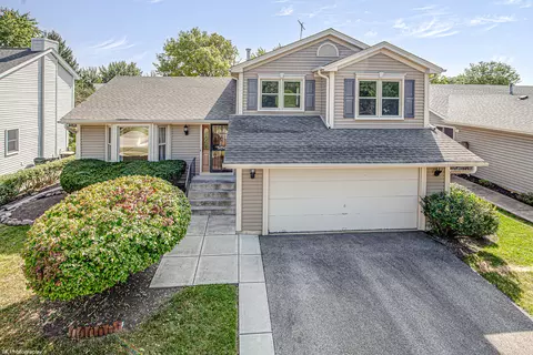 715 Schooner Ln, Elk Grove Village, IL 60007