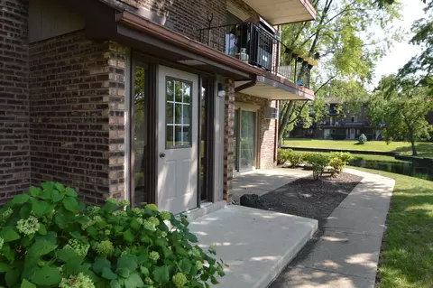 2457 Spring St #3605, Woodridge, IL 60517
