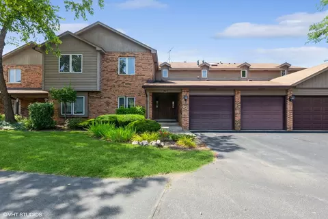 977 West Ct #C, Naperville, IL 60563
