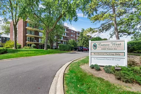 5300 Walnut Ave #5E, Downers Grove, IL 60515
