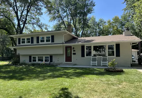1029 Emerald Dr, Naperville, IL 60540