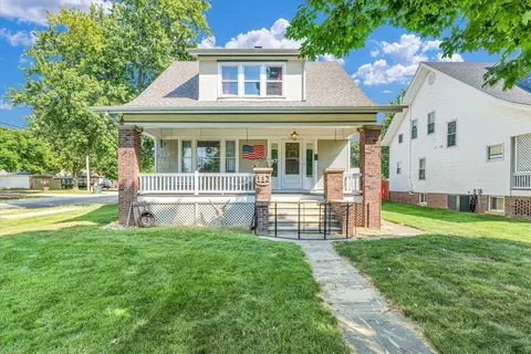 112 W Vine St, Villa Grove, IL 61956