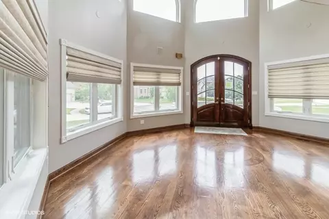 Entry Way - 364 Geri Ln, Des Plaines, IL 60016 photo 1 of 3