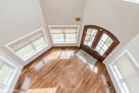 Entry Way - 364 Geri Ln, Des Plaines, IL 60016 photo 2 of 3