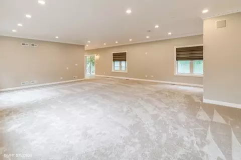 Living - 364 Geri Ln, Des Plaines, IL 60016 photo 2 of 3