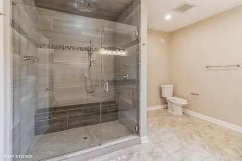 Bath - 364 Geri Ln, Des Plaines, IL 60016 photo 5 of 5