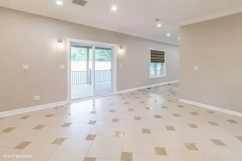 Living - 364 Geri Ln, Des Plaines, IL 60016 photo 3 of 3