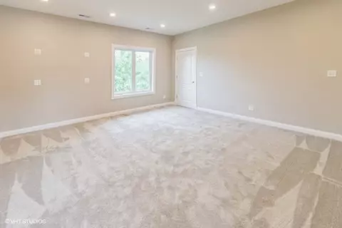 Bedroom - 364 Geri Ln, Des Plaines, IL 60016 photo 2 of 4