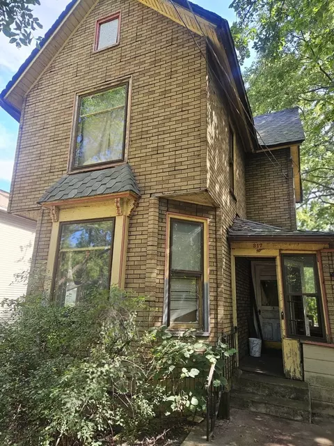 317 Catherine St, Rockford, IL 61104