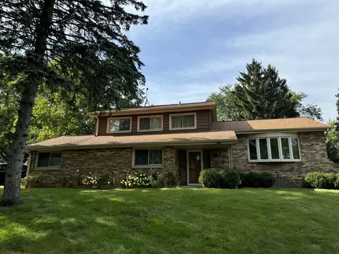 923 Bartlett Ter, Libertyville, IL 60048