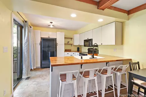 Kitchen - 643 Beth Ct, Gurnee, IL 60031 photo 3 of 3
