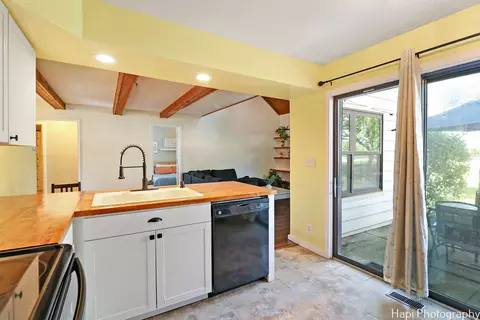 Kitchen - 643 Beth Ct, Gurnee, IL 60031 photo 1 of 3