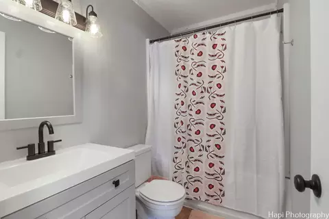 Bath - 643 Beth Ct, Gurnee, IL 60031 photo 1 of 2