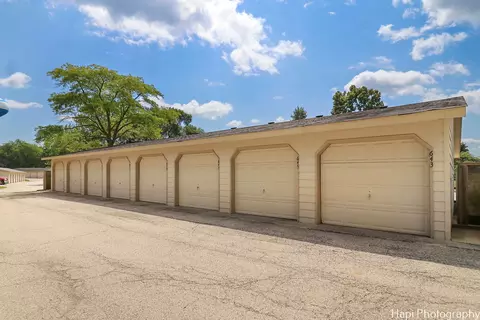 Exterior - 643 Beth Ct, Gurnee, IL 60031 photo 2 of 3