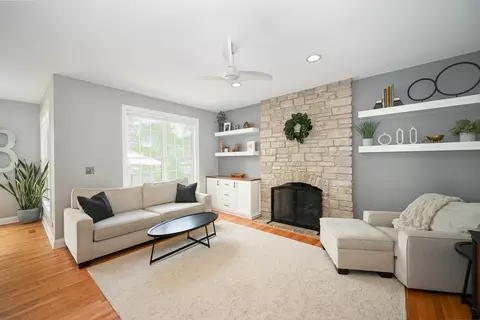527 E Indiana St, Wheaton, IL 60187 photo 12