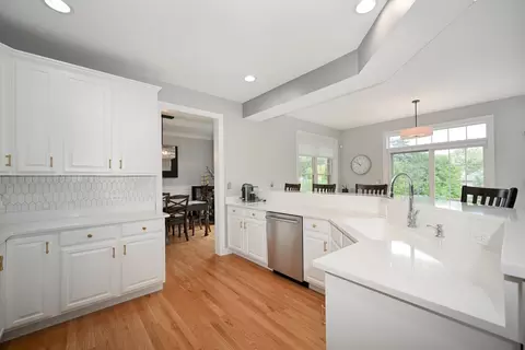 527 E Indiana St, Wheaton, IL 60187 photo 8