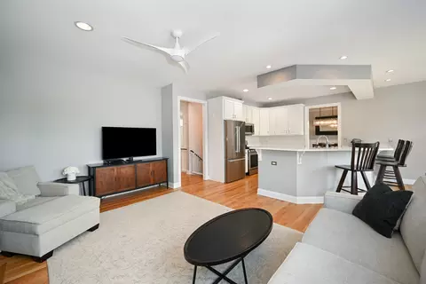 527 E Indiana St, Wheaton, IL 60187 photo 13