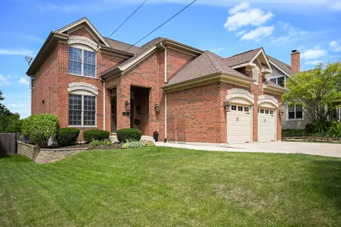527 E Indiana St, Wheaton, IL 60187