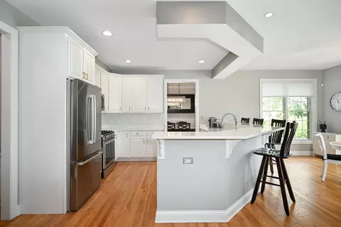527 E Indiana St, Wheaton, IL 60187 photo 9