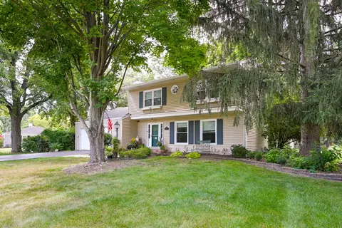 2 S330 Arrowhead Dr, Wheaton, IL 60189