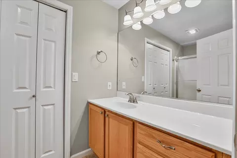 Bath - 610 Wildberry Dr, Normal, IL 61761 photo 2 of 4