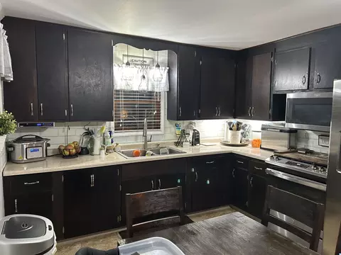 105 N Grant St, Potomac, IL 61865