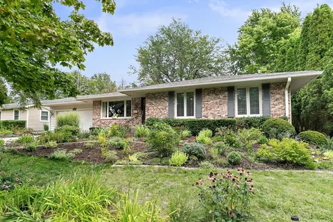 1606 Pickwick Ln, Dekalb, IL 60115