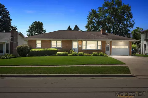 230 E Lincoln St, Sycamore, IL 60178