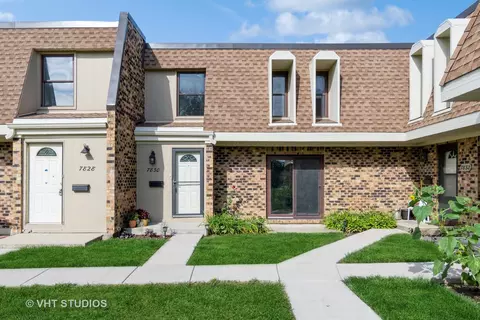 7830 Woodward Ave #7830, Woodridge, IL 60517