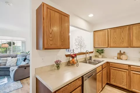 Kitchen - 39166 Welsh Ln, Beach Park, IL 60083 photo 1 of 3
