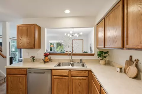 Kitchen - 39166 Welsh Ln, Beach Park, IL 60083 photo 3 of 3