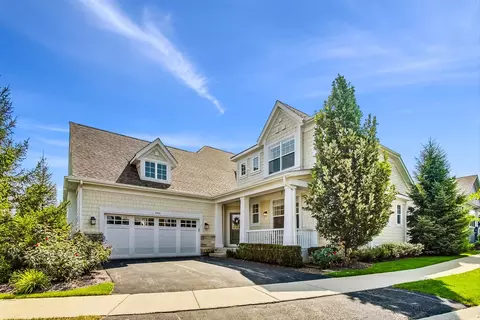 1901 Dauntless Dr, Glenview, IL 60026
