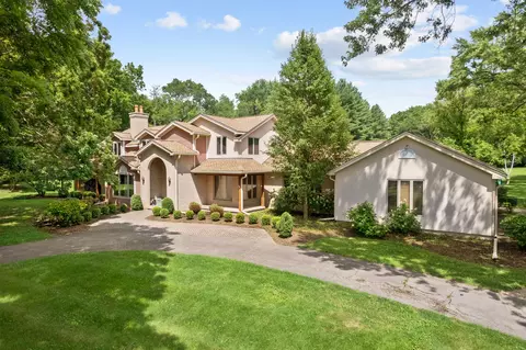 5 Wood Creek Rd, Barrington, IL 60010