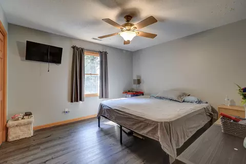 Bedroom - 15160 Schipper Ln, Morrison, IL 61270 photo 5 of 6
