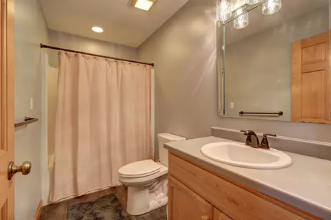 Bath - 15160 Schipper Ln, Morrison, IL 61270 photo 1 of 6