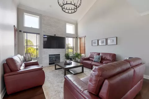 Living - 1025 Biltmore Dr, Elgin, IL 60120 photo 1 of 4